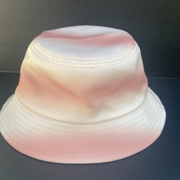 New GUESS Women’s Bucket Hat - Picture 3 of 5